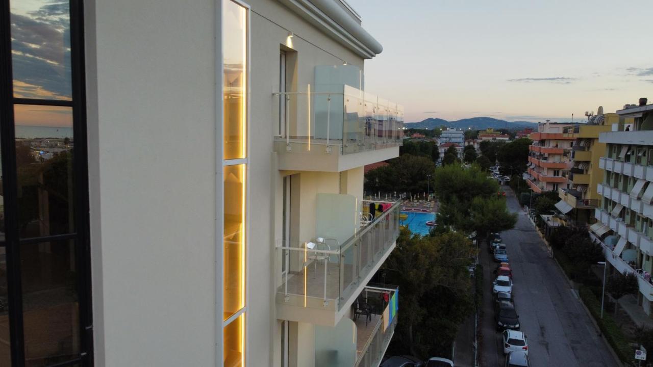 Solemare Hotel E Residence Misano Adriatico Exterior photo