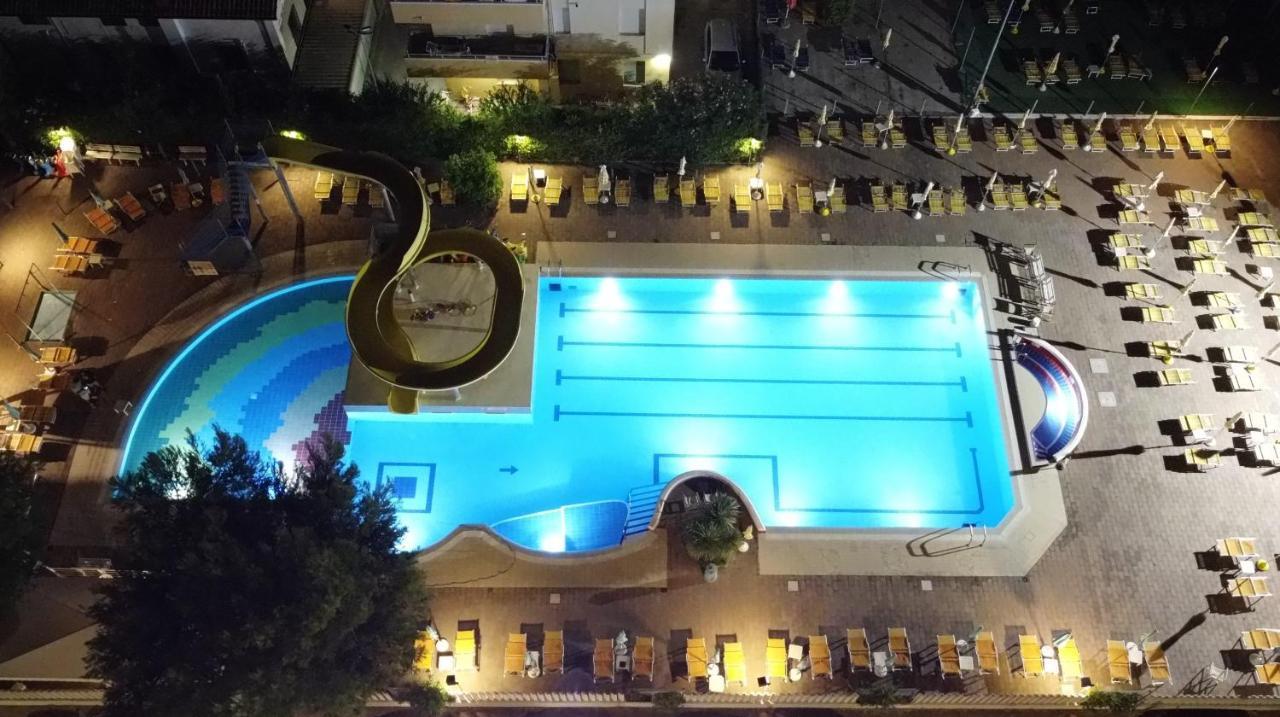 Solemare Hotel E Residence Misano Adriatico Exterior photo