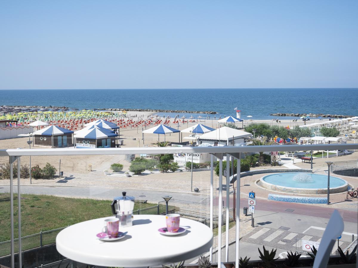 Solemare Hotel E Residence Misano Adriatico Exterior photo